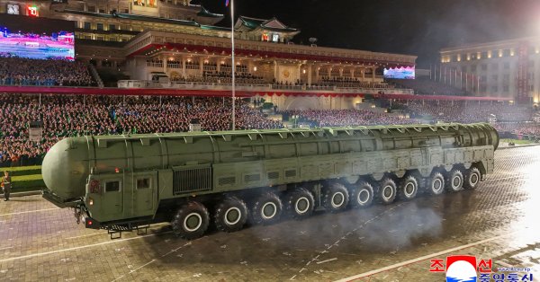 Какое оружие показала Северная Корея на своем военном параде? Видео