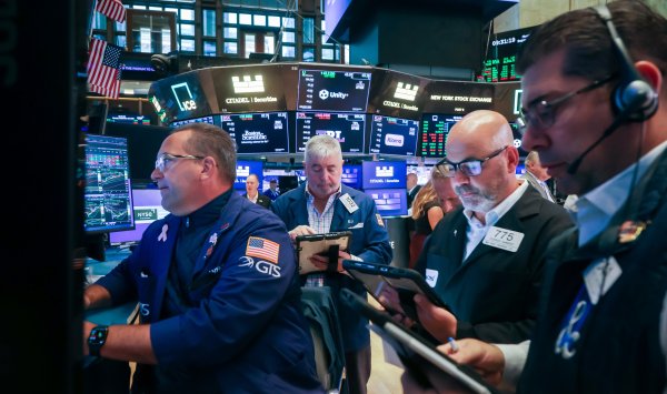 Джиттери Уолл-стрит насторожен: риски растут на триллионы долларов