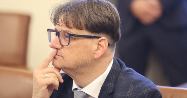 «Вазраждане» требуют отставки министра культуры после гей-оргии