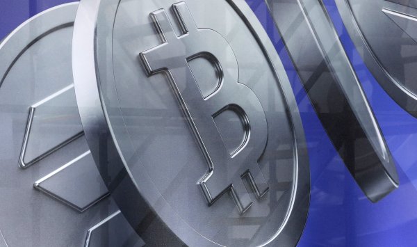 Рекордная продажа криптовалют вызывает интригу: Кто потерял всё