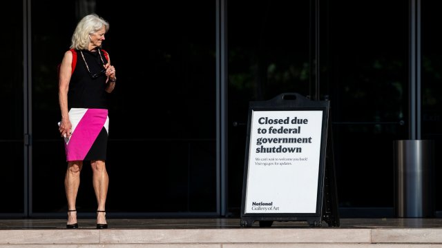 Американцы чувствуют последствия блокировки государственной работы