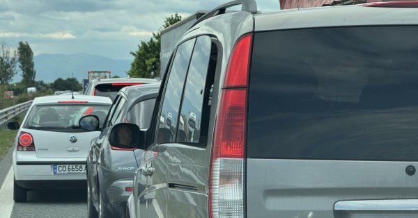 Километральная пробка в направлении Софии из -за аварии