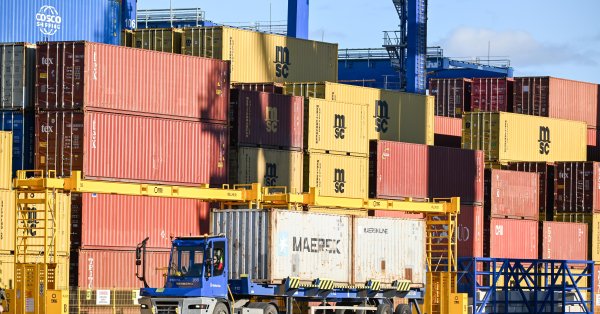 Пекин вводит налог на американские корабли, порты Китая перегружены