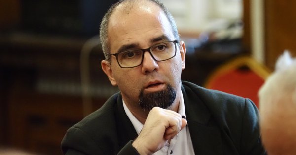 Пырван Симеонов о политических эмоциях и реальности: Пеевский приходит, Борисов отступает