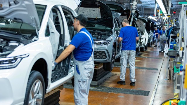 Volkswagen прекратит производство Golf и других моделей из-за нехватки чипов