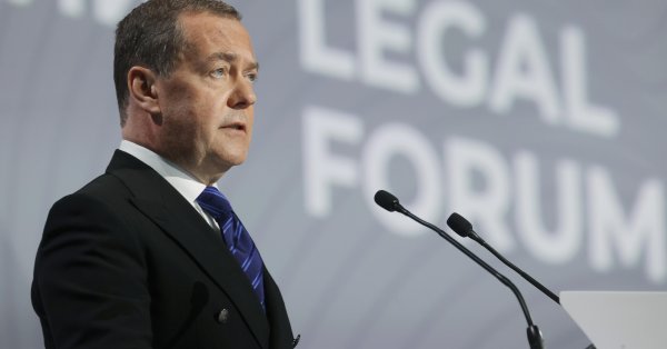 Медведев: Чьи беспилотники появились в разных местах в Европе?