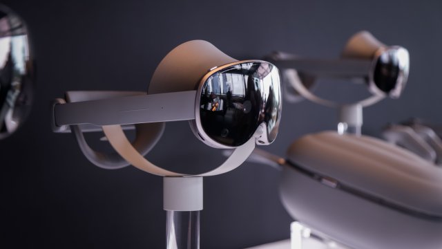 Samsung вступает в битву с Apple с удвоенной ценой на очки дополненной реальности