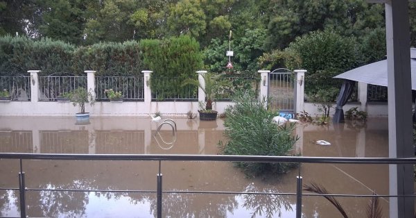 Наводнение в Lozenets Resort, первые полы находятся под водой видео