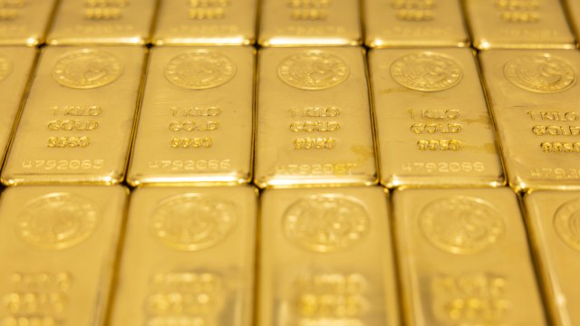 Цена на золото достигла нового рекорда из-за напряженности между США и Китаем*