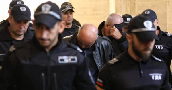 Арестованные дай-дай: они дали нам взятку, мы отказались, и они нас опустили