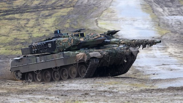 Танки играют новую роль на фронте, США обмениваются данными о большем количестве ударов по российским нефтеперерабатывающим заводам