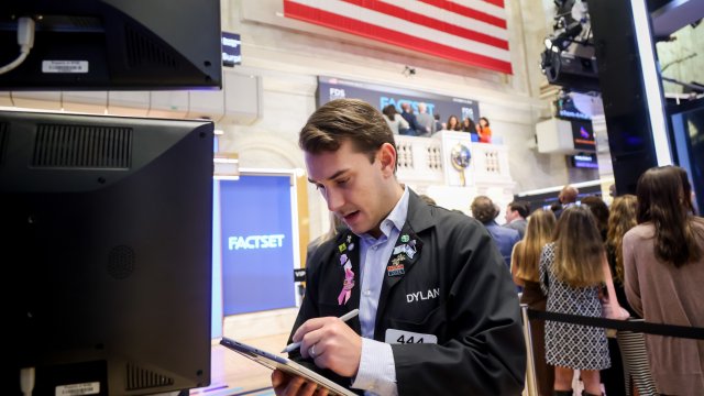 Netflix возглавил падение на Уолл-стрит, поскольку инвесторы ждут отчета Tesla