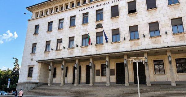 БНБ купил более 2 тонн золота из-за введения здесь евро