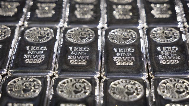 Серебро из США и Китая приходит на помощь ликвидности в Лондоне