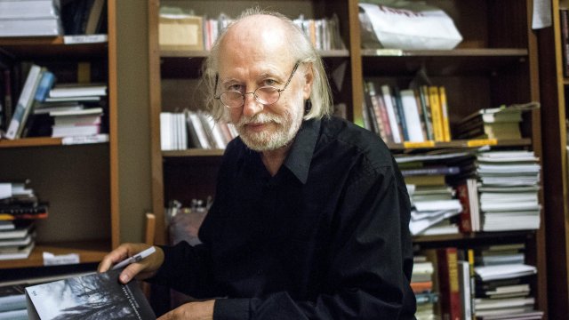 Венгерский писатель Ласло Красногоркай получил Нобелевскую премию по литературе за 2025 год.