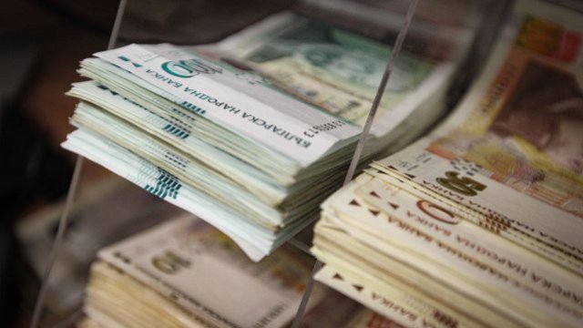 Процентные ставки по потребительским и жилищным кредитам в сентябре снизились в годовом исчислении