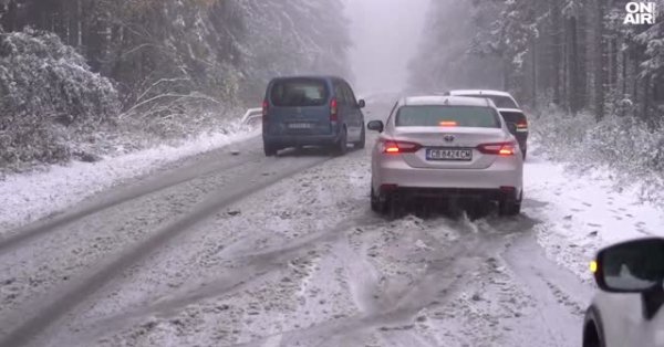 Снег снова удивил нас: автомобили с летними шинами были разорваны в Петрохан
