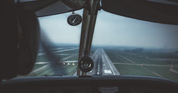 Самолет высадил чрезвычайную ситуацию, человек с 15 защитными масками закричал, что его геи вызывали рак