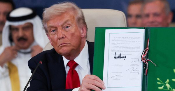 Список врагов Трампа растет