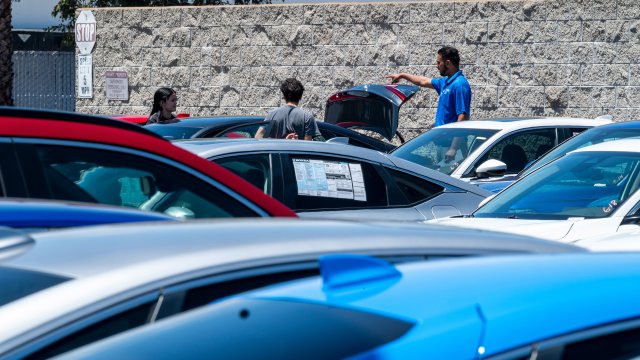 Подводные автокредиты в США достигли 4-летнего максимума, что стало новым признаком проблем