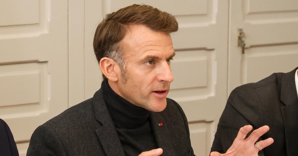 Рейтинг одобрения Макрона упал до 16 процентов