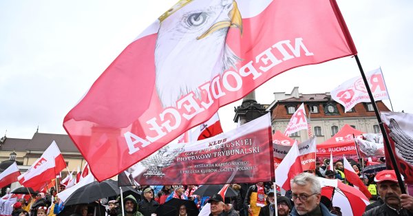 Тысячи поляков протестуют в Варшаве