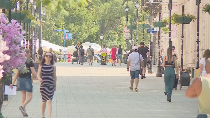 Более 300 000 человек не попадают на рынок труда, мы импортируем все больше иностранных рабочих.