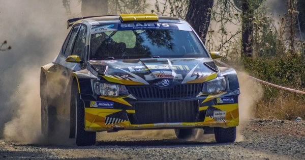 Убит и ранен на митинге в Варне: автомобиль бросил поворот и ударил видео с аудиторией