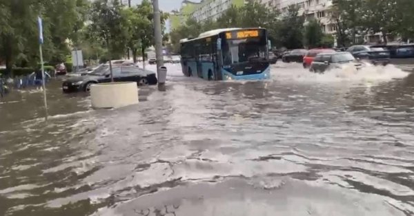 Ситуация в Русе навязана из-за продолжающегося сильного дождя видео
