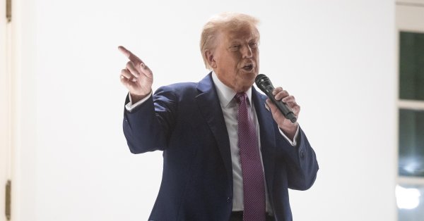 Трамп: Мы уничтожили подводную лодку с большим количеством наркотиков