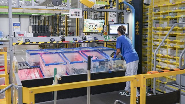 Amazon планирует нанять 250 000 работников к праздничному сезону