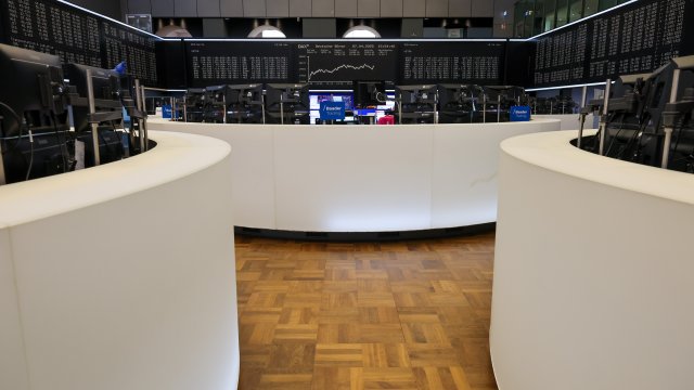 Действия французов переживались после беспорядков, Stoxx 600 достиг рекордного пика