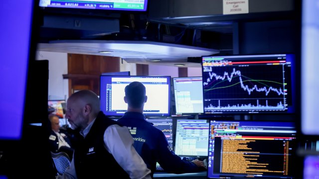 Рынки США начинают сессию снижением после разочаровывающих отчетов*