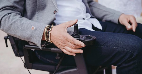 Вратарь «Интера» сбил человека в инвалидной коляске