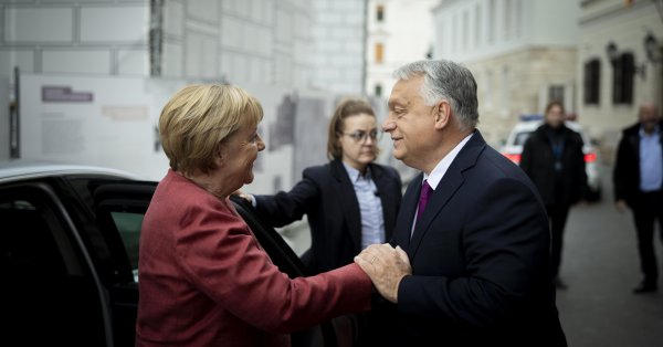 Меркель: Польша и государства Балтии остановили нас, чтобы договориться с Россией до войны