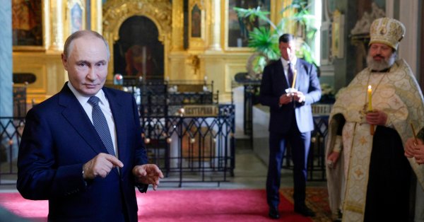 «Если есть Путин, есть и Россия»: как поздравили президента России с 73-летием? Видео