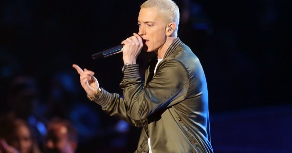 Эминем состоит в отношениях со своим давним стилистом Катриной Малоттой.