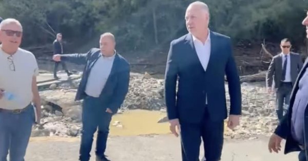 Желязков посетил пострадавший База отдыха Елените