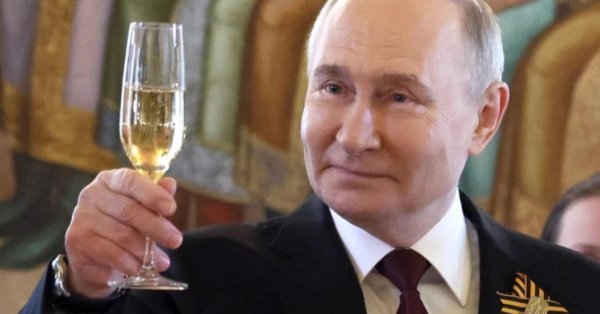 Код "Бессмертие": Путин наливает миллиарды рублей на научные программы против старения