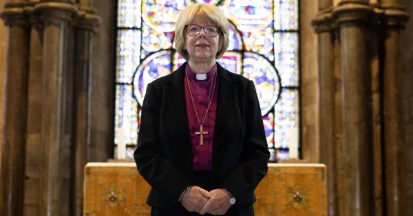 Впервые женщина будет вести церковь английского языка