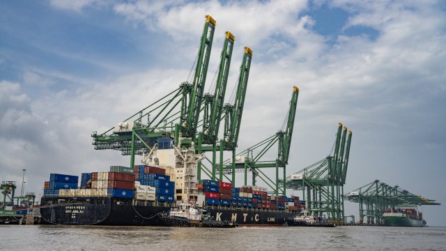 Мировые компании ожидают, что из-за тарифов Трампа потери составят $35 млрд.