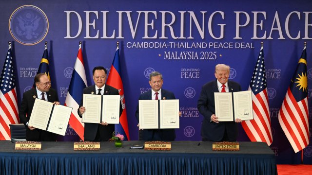 Трамп прибыл на встречу АСЕАН, Таиланд и Камбоджа подписали перемирие