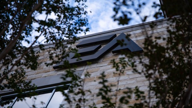 Что стоит за продажей электронных искусств?