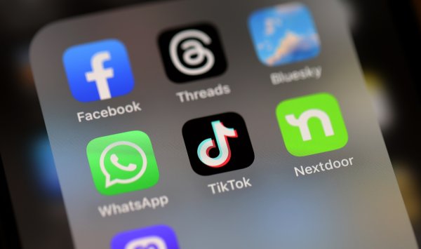 Политики США должны перестать быть хроническими в сети