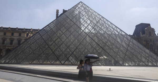 Кража в Лувре сегодня закрыла его для посетителей