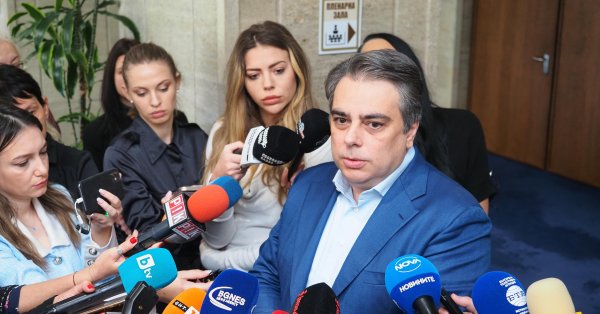 Асен Васильев опроверг власти: На молодых врачей денег нет