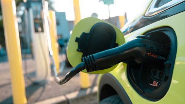 General Motors терпит расходы в $1,6 млрд из-за задержки электрификации