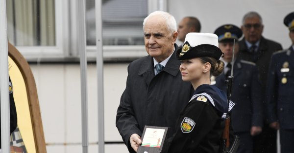 Запрянов: Правительство прилагает усилия, чтобы сделать Вооруженные силы приоритетом