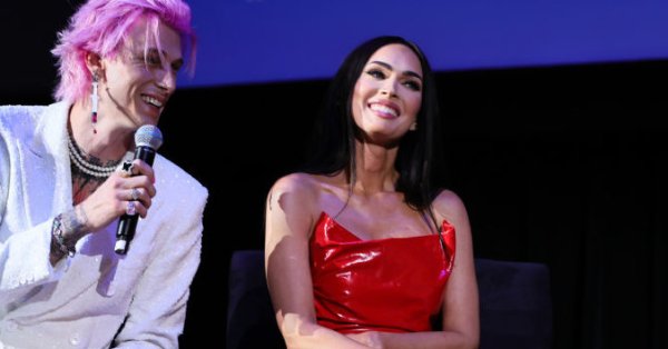 Меган Фокс появилась в «кровавом» платье на первом мероприятии после рождения четвертого ребенка