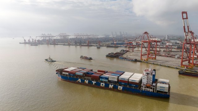 Торговая война США и Китая создает новую норму в мировой экономике